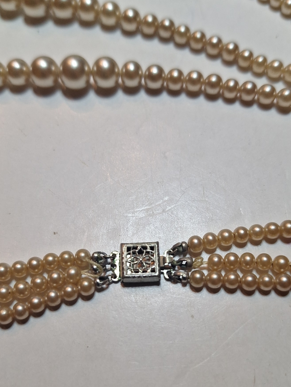 Beautiful Deltah Three Strand Simulated Pearl Vintage Antique Necklace - Picture 4 of 13